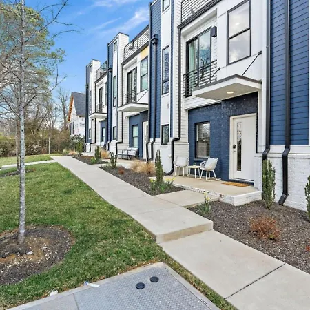 Lucky 7 - Hip East Nash Townhouse & Rooftop Deck Holiday home *