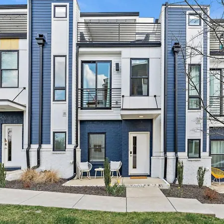Lucky 7 - Hip East Nash Townhouse & Rooftop Deck Holiday home Nashville