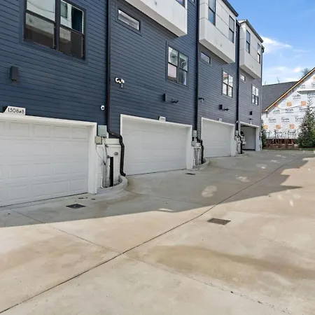 Lucky 7 - Hip East Nash Townhouse & Rooftop Deck Holiday home *