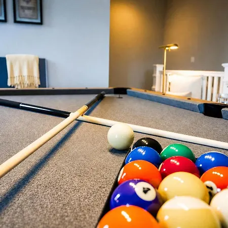 Private Pool Game Compound Minutes To Broadway Holiday home *