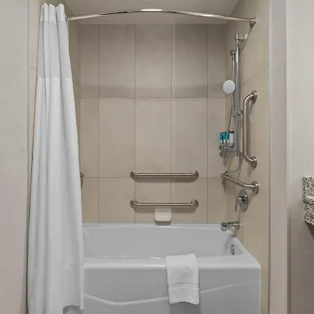 Drury Plaza Southeast Century Farms 3*