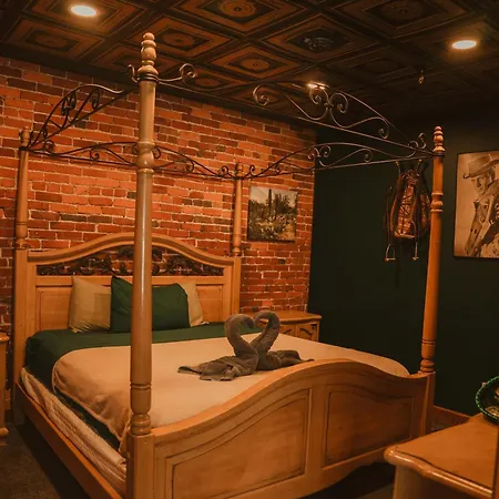 Printers Alley Downtown Mansion Holiday home *
