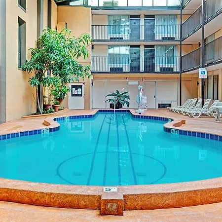 Comfort & Downtown - Stadium Hotel Nashville