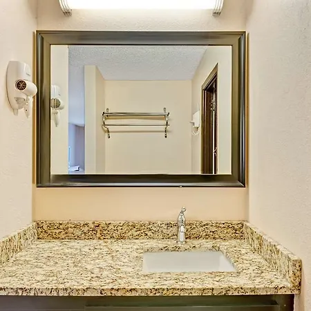 Hotel Comfort & Downtown - Stadium 4*