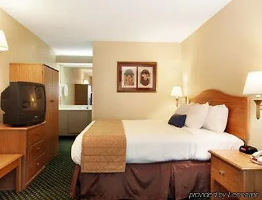Baymont By Wyndham Airport Hotel