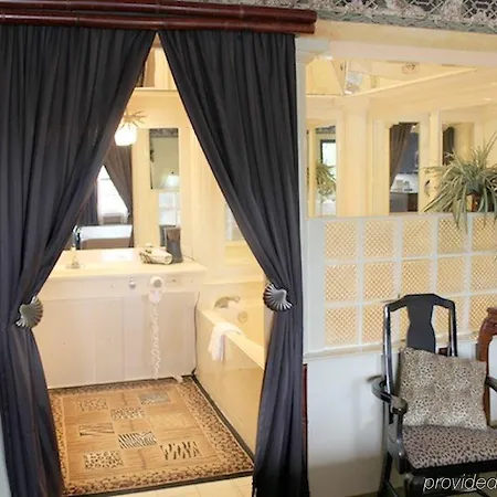 Rodeway & Hotel 3*