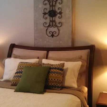 Signature Suites At Elliston23 *