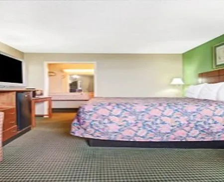 Super 8 Downtown Airport 2*
