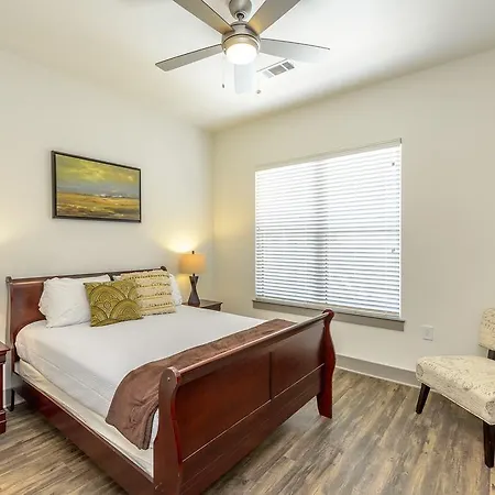 Apartment 22nd Avenue *