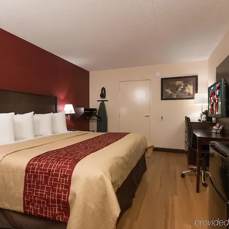 Red Roof Plus+ Airport Hotel Nashville