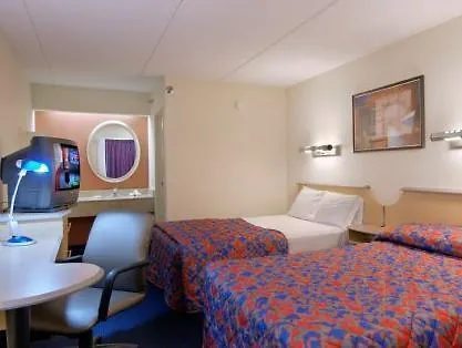Red Roof Plus+ Airport Hotel 3*