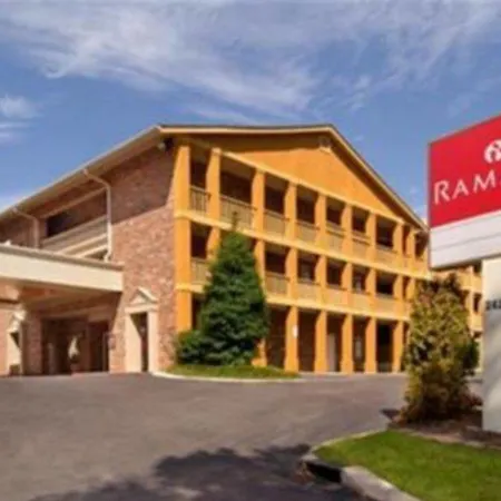 Hotel Red Lion & Airport 2*