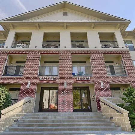 West End Village Vanderbilt Apartment