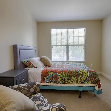 West End Village Vanderbilt Apartment *