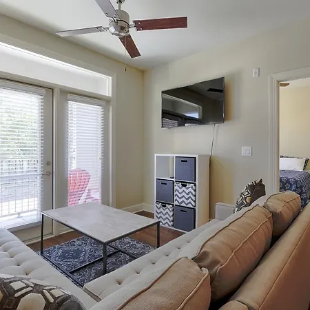 West End Village Vanderbilt Apartment *