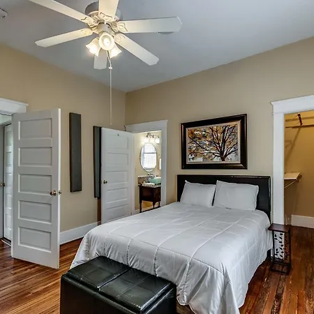 12 South House With Classic Charms *