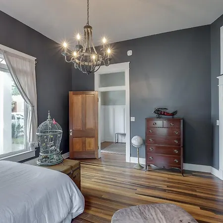 1600 Fatherland Street Home *