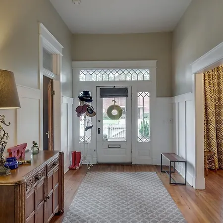 1600 Fatherland Street Home Holiday home *