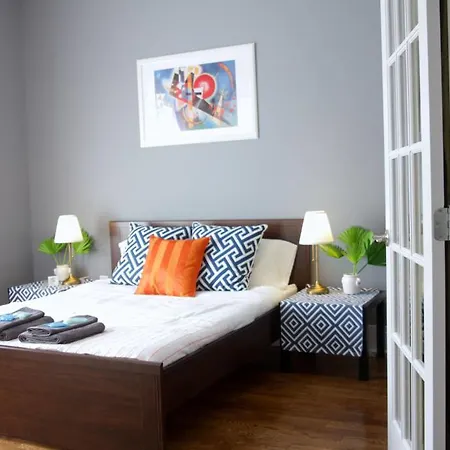 Apartment 9 Bedroom House In South 11th Street *