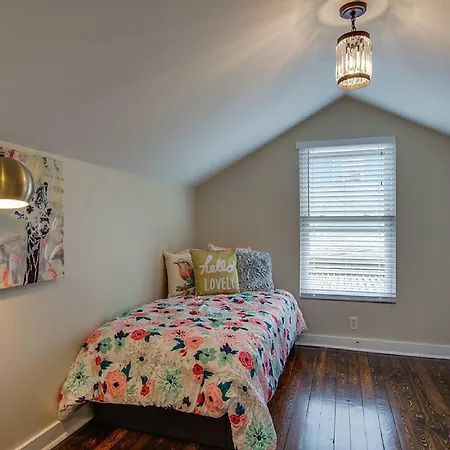 Precious, Bright Bungalow In East Nashville! Close To Downtown/germantown! * Nashville
