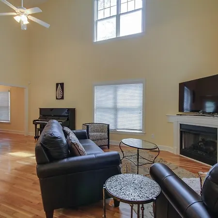 Holiday home Luxury And Convenience! Walk To Everything! *