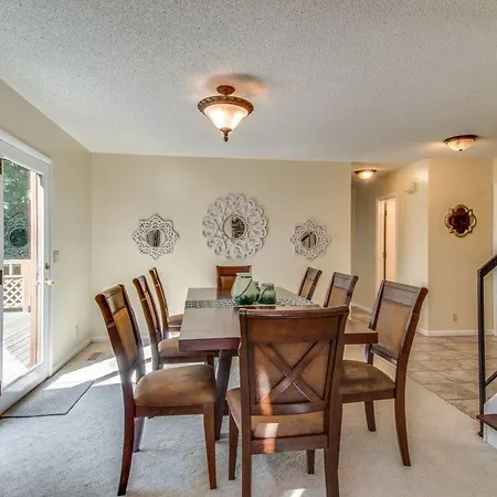 Relaxing Riverfront Retreat *