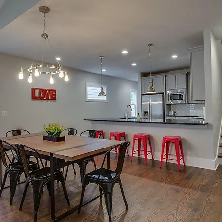 Enormous Home- Just 4 Miles From Downtown! * Nashville