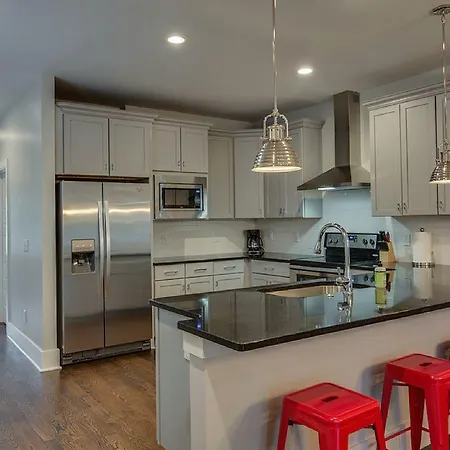 Enormous Home- Just 4 Miles From Downtown! Holiday home *