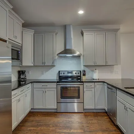 Enormous Home- Just 4 Miles From Downtown! * Nashville