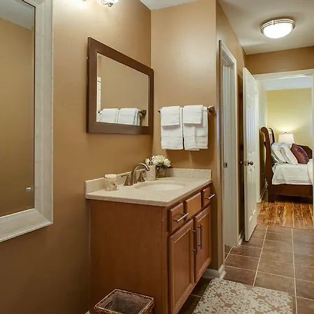 Apartment Stunning Riverfront, Downtown Condo, Close To Everything!best Spot In Nashville! Nashville