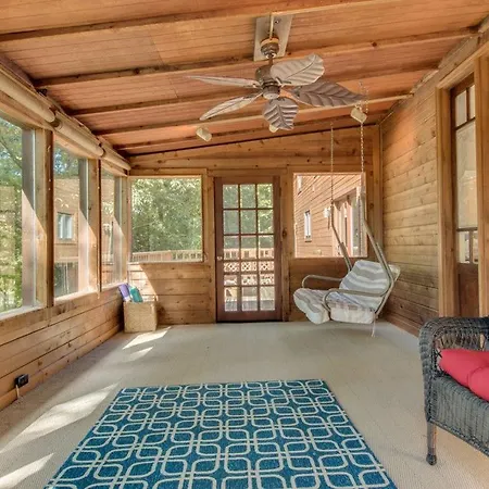 Relaxing Riverfront Retreat *