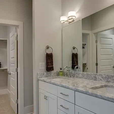 Holiday home Enormous Home- Just 4 Miles From Downtown! Nashville