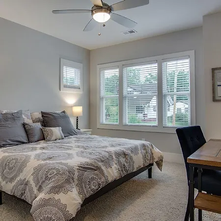 Holiday home Enormous Home- Just 4 Miles From Downtown! Nashville