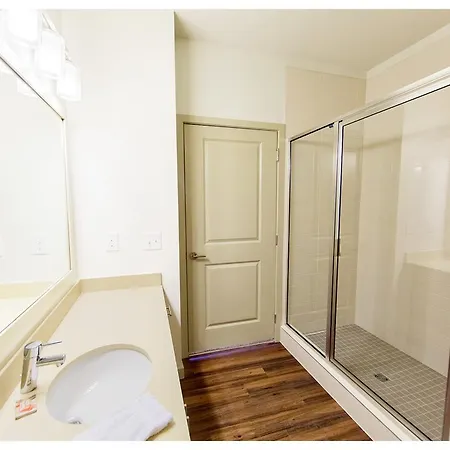 Two Bedroom Midtown With Rooftop Pool- Mt04