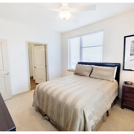 Two Bedroom Midtown With Rooftop Pool -mt07