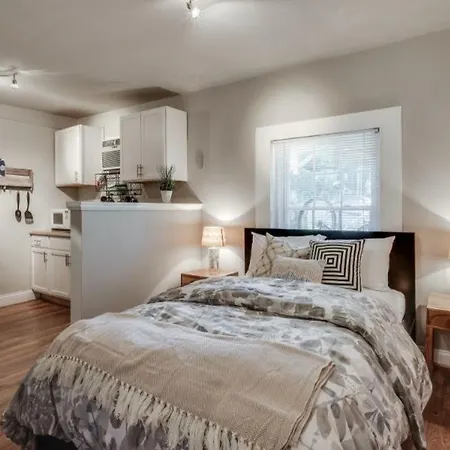 Charlotte Ave Apt 2 Apts * Nashville