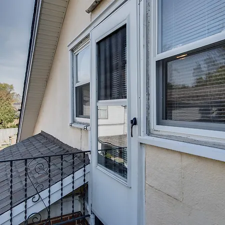 Franklin Ave Apartment