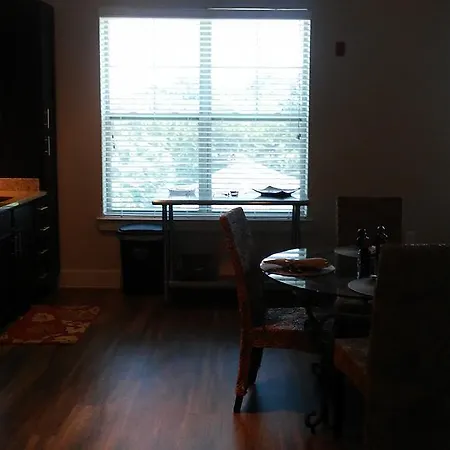 Signature Suites At Elliston23 *