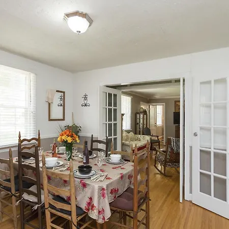 Guest house Southern Charm 2 Bedroom In East