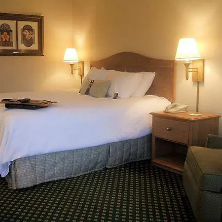 Baymont By Wyndham Airport Hotel Nashville