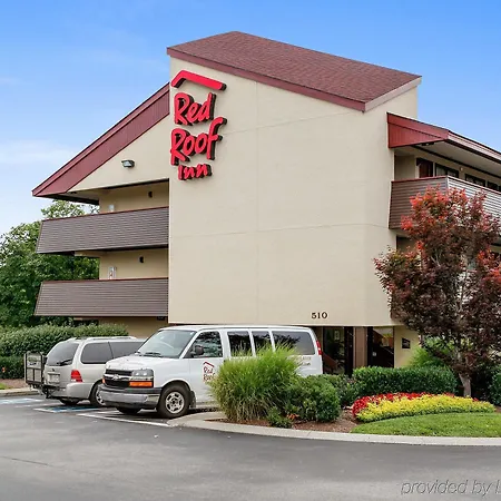 Red Roof Plus+ Airport Hotel 3*
