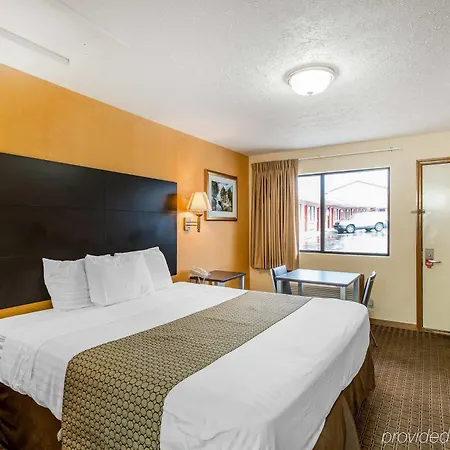Econo North 3*