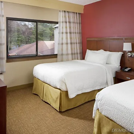 Hotel Courtyard By Marriott Airport 3*