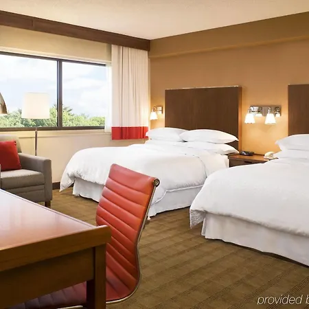 Hotel Four Points By Sheraton Airport 3*