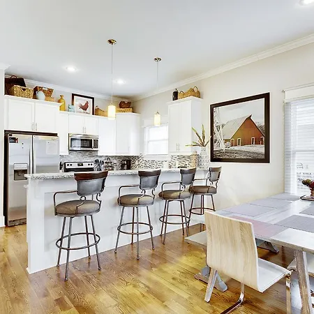 3br In Trendy East Near Downtown- Tc06 *