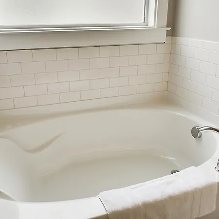 Holiday home 3br In Trendy East Near Downtown- Tc06 *
