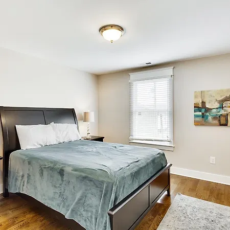 Holiday home 3br In Trendy East Near Downtown- Tc06