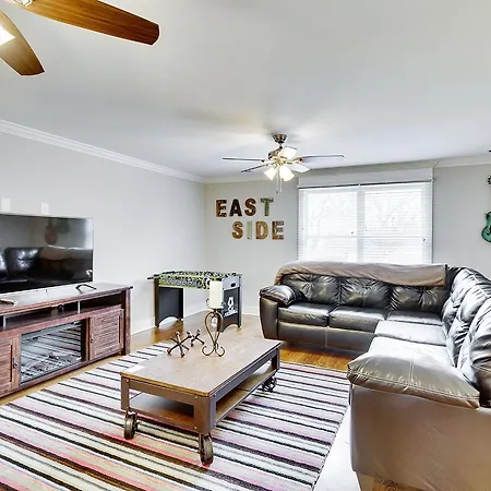 Holiday home 3br In Trendy East Near Downtown- Tc06