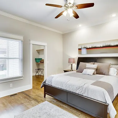 Holiday home 3br In Trendy East Near Downtown- Tc06