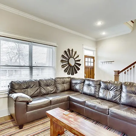 3br In Trendy East Near Downtown- Tc06 Holiday home *